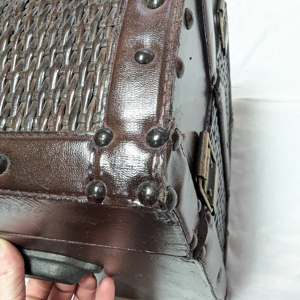 Vtg 80s Hinged Wicker Riveted Wooden Box Med 10x9x11 Dome Lid Snap Closure READ